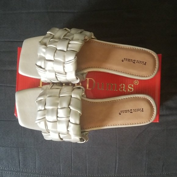 Sandal - Picture 2 of 5